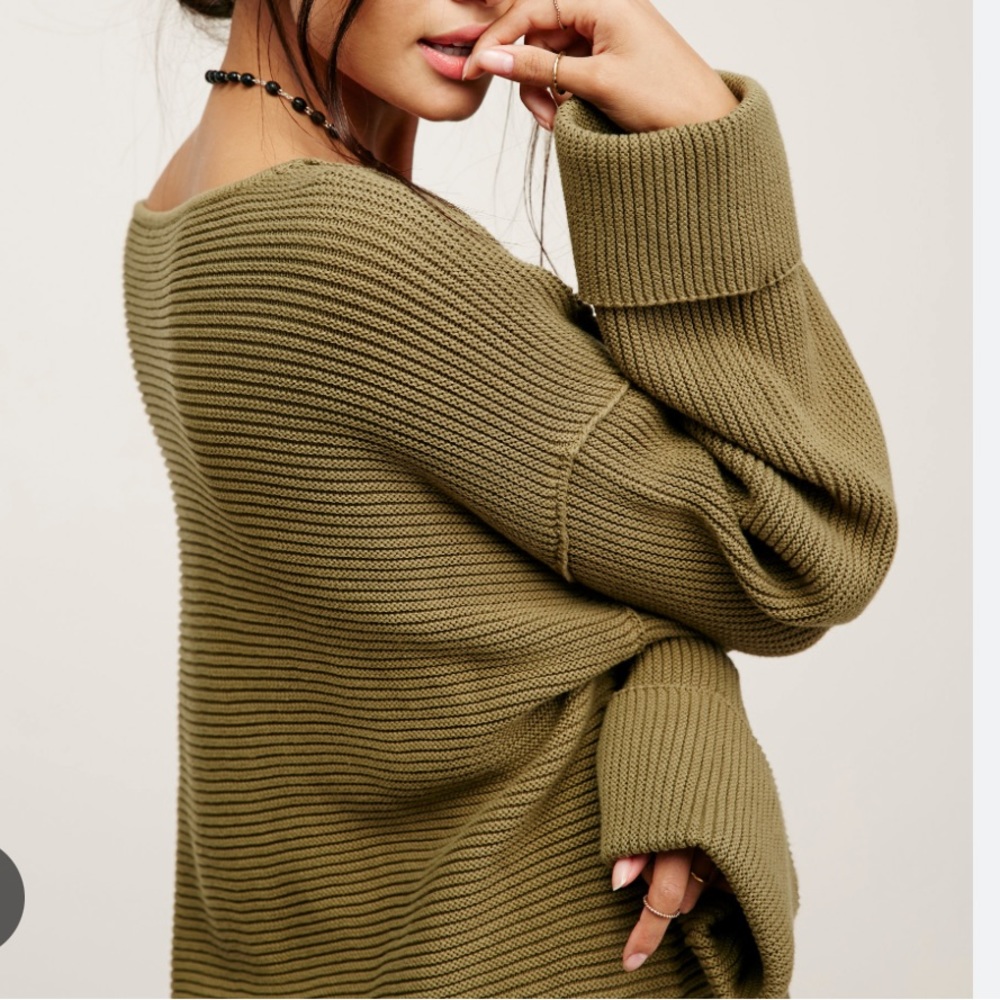 MASSIVE SALE 🎉 FREE PEOPLE | Olive Sweater